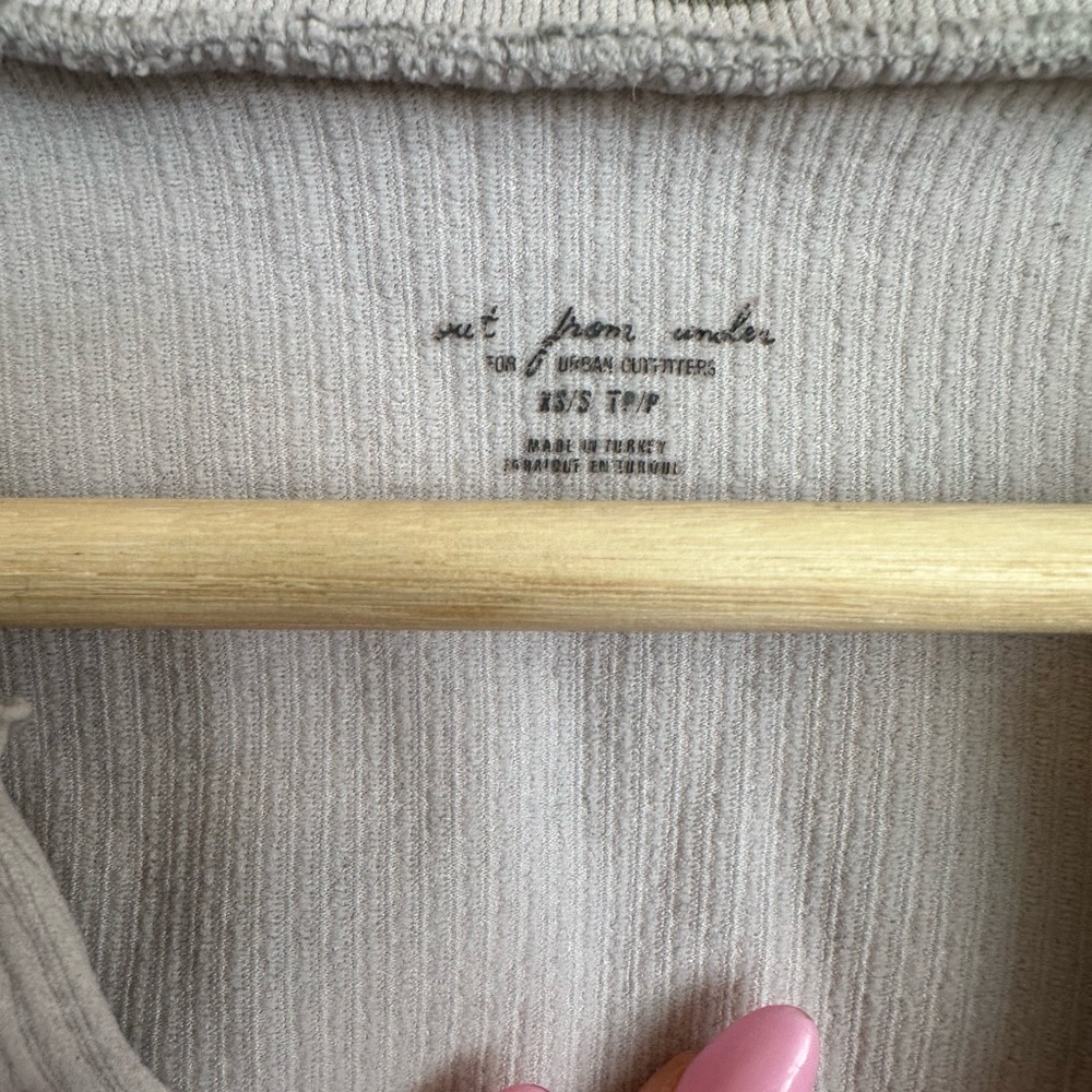 Gray Ribbed Women's Top - Picture 3 of 4